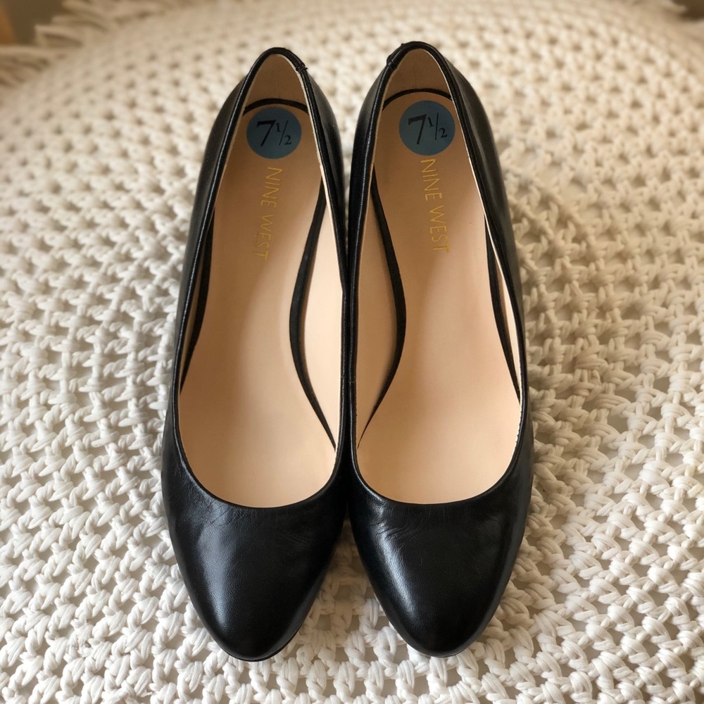 Black round toe heels